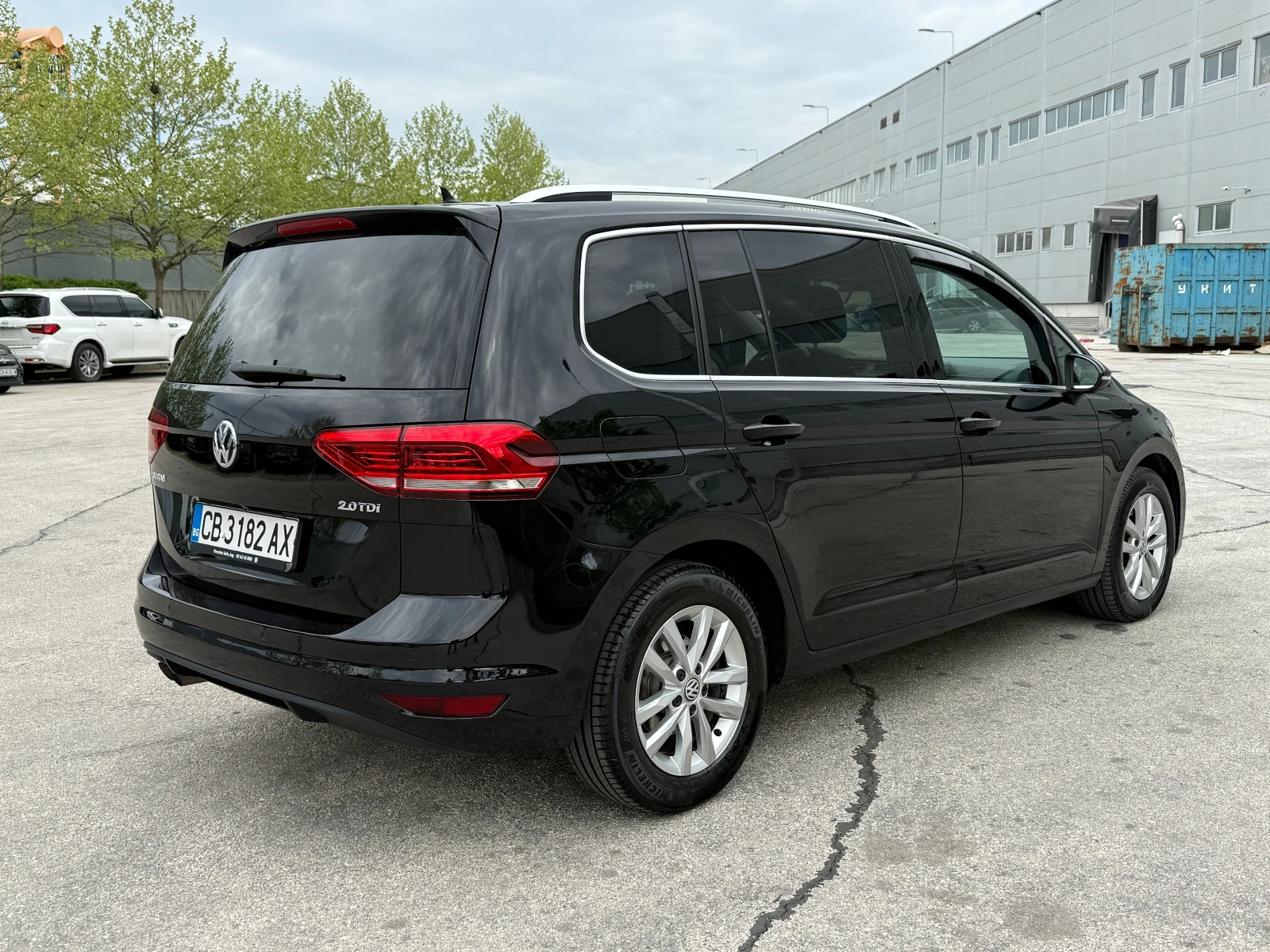 VW Touran, снимка 4 - Автомобили и джипове - 54471639