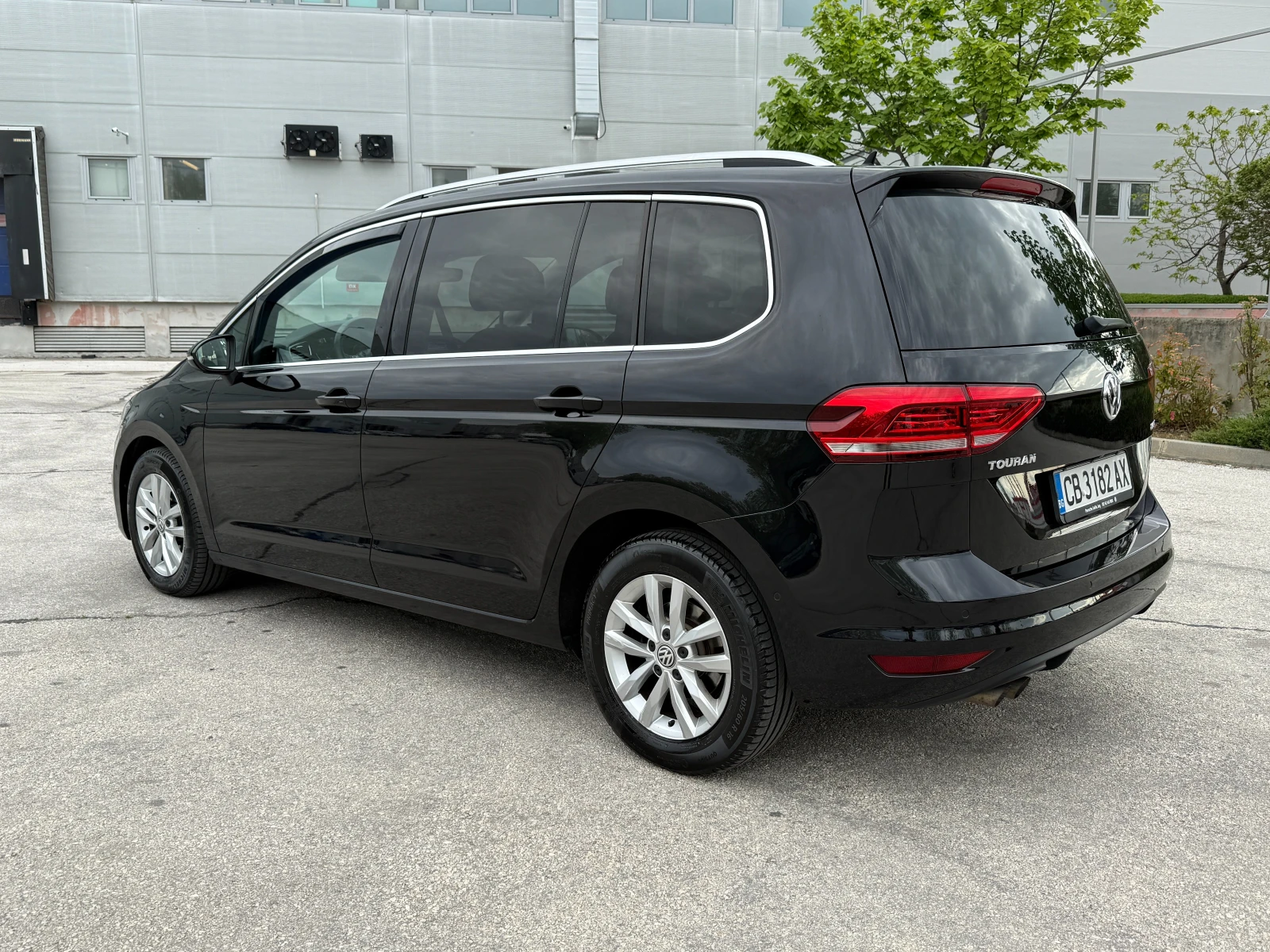 VW Touran, снимка 3 - Автомобили и джипове - 54471639
