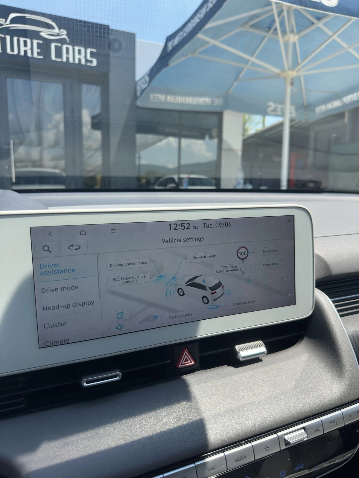 Hyundai Ioniq 6 77.4KWh/UNIQ/ГАРАНЦИЯ/SOH100%/360/HEADUP/23г, снимка 14 - Автомобили и джипове - 54967914