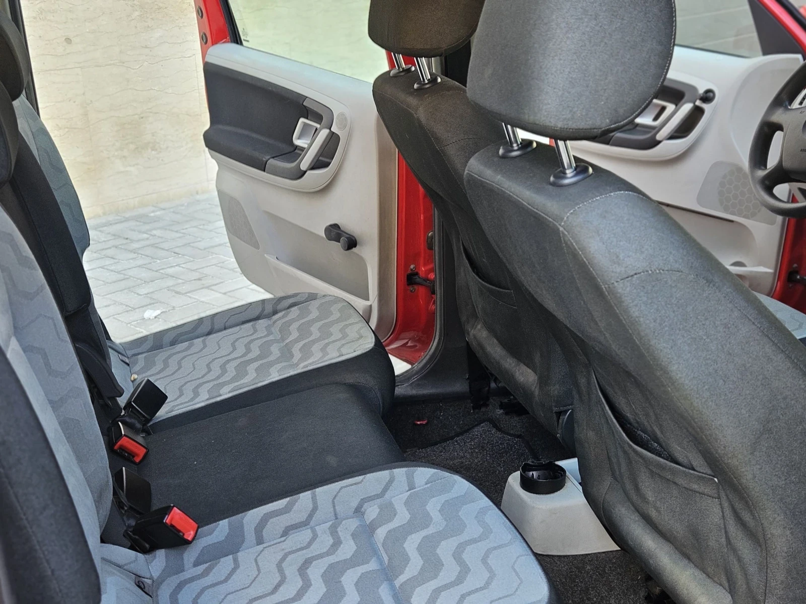 Skoda Roomster, снимка 13 - Автомобили и джипове - 55210983
