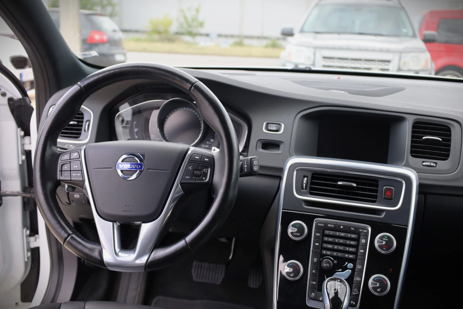 Volvo V60 Cross Country T5 AWD, снимка 9 - Автомобили и джипове - 55234834