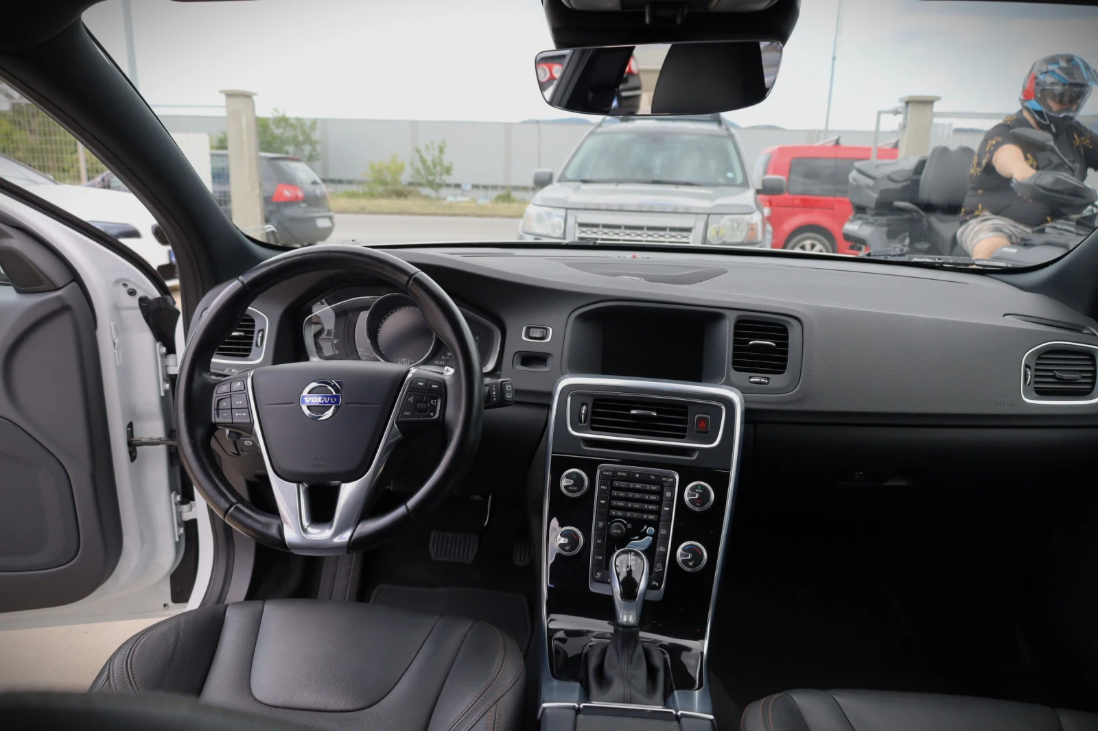 Volvo V60 Cross Country T5 AWD, снимка 8 - Автомобили и джипове - 55234834