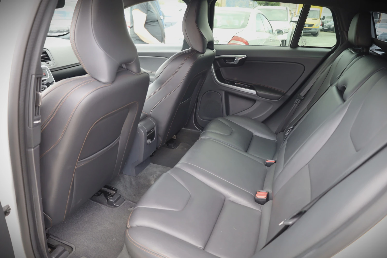 Volvo V60 Cross Country T5 AWD, снимка 7 - Автомобили и джипове - 55234834