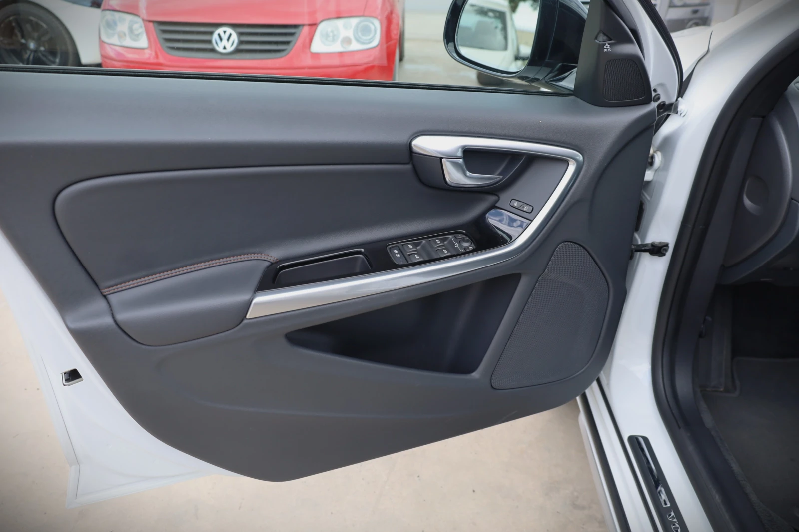 Volvo V60 Cross Country T5 AWD, снимка 13 - Автомобили и джипове - 55234834
