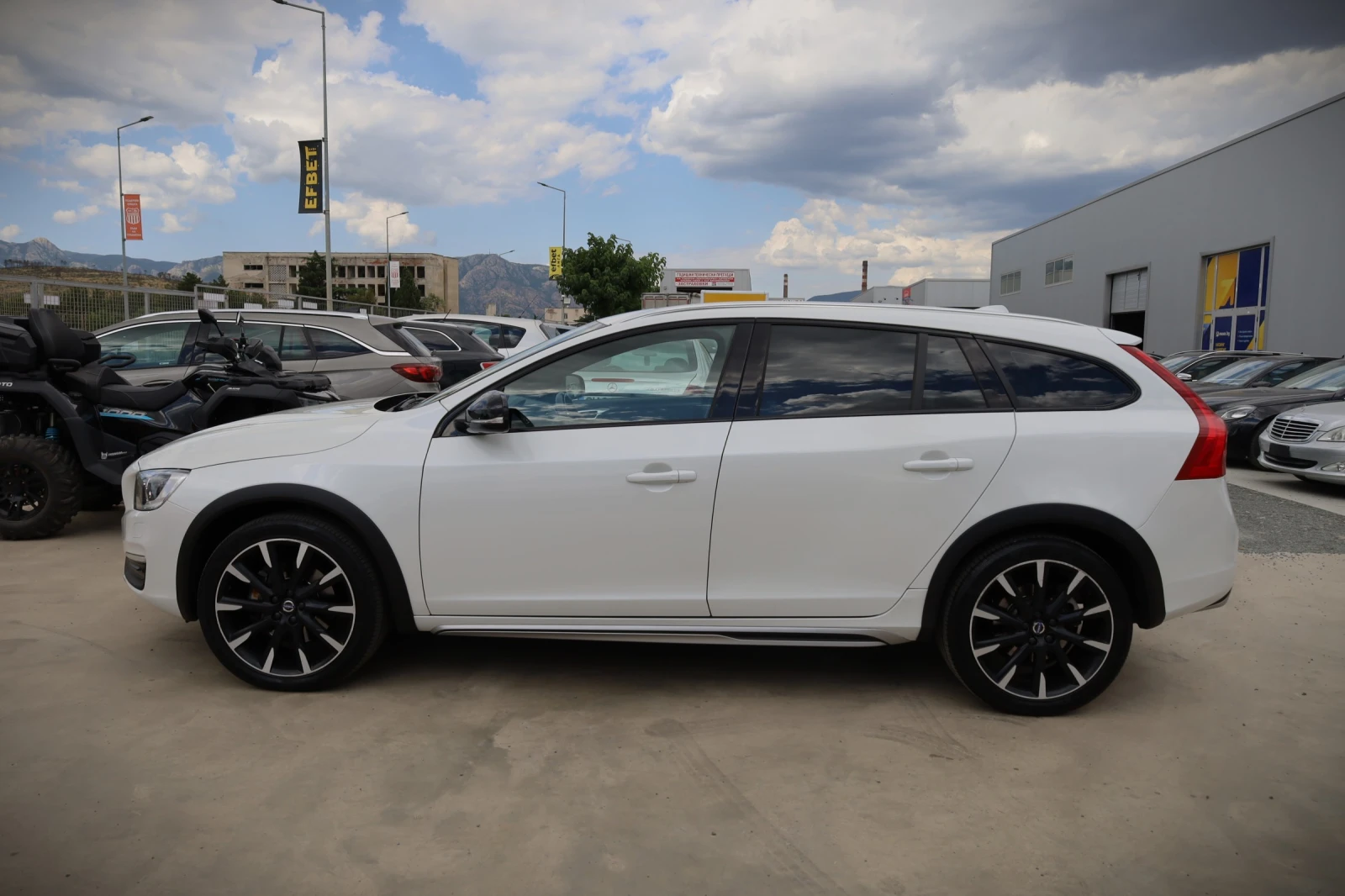 Volvo V60 Cross Country T5 AWD, снимка 3 - Автомобили и джипове - 55234834