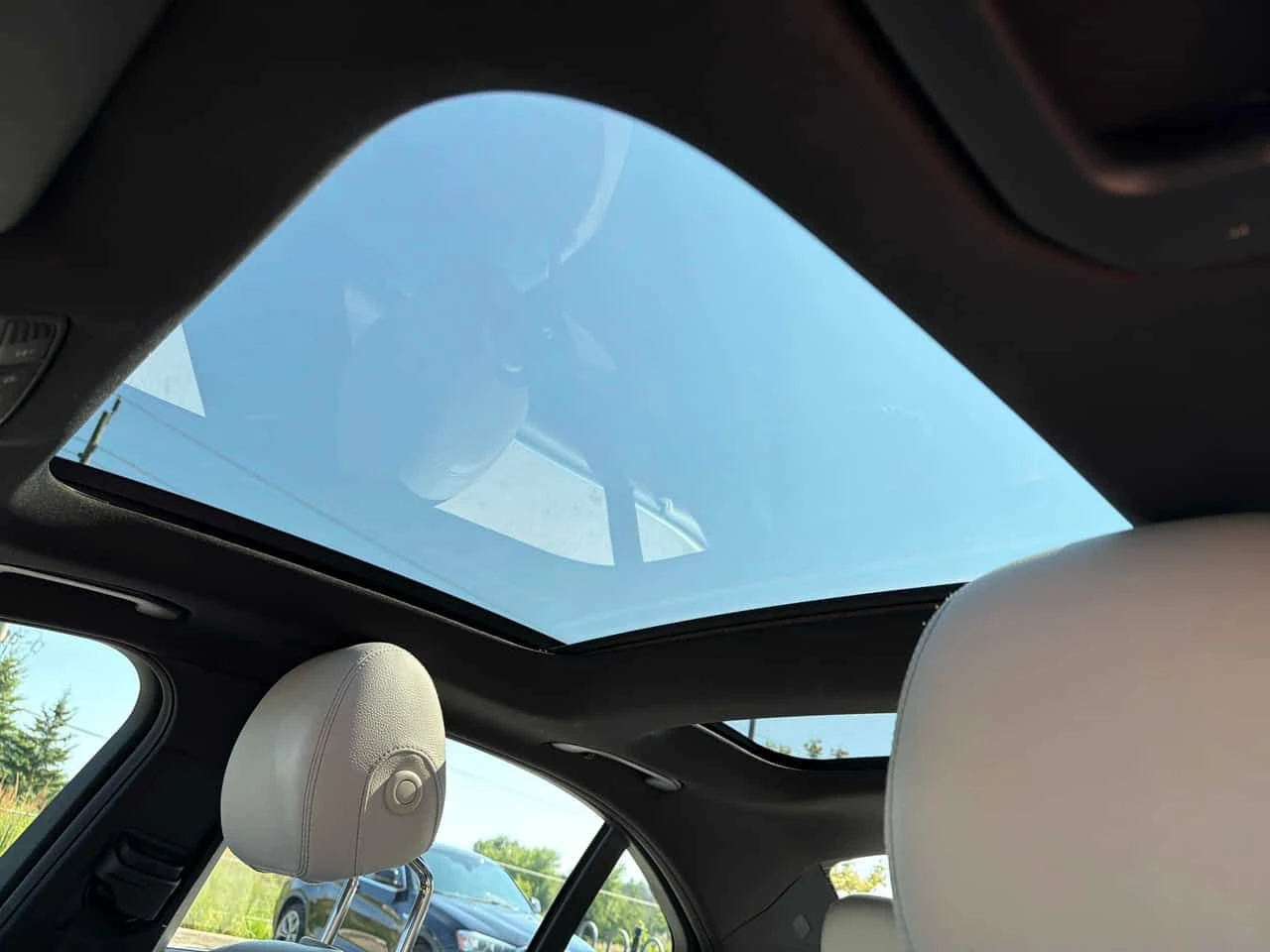 Mercedes-Benz C 300 * CARFAX * 360 КАМЕРА * ОТ ПРЕДСТАВИТЕЛСТВО * , снимка 11 - Автомобили и джипове - 55258917