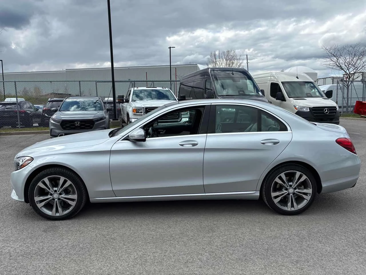 Mercedes-Benz C 300 * АВТОКРЕДИТ БЕЗ ПЪРВОНАЧАЛНА ВНОСКА* , снимка 2 - Автомобили и джипове - 55294545