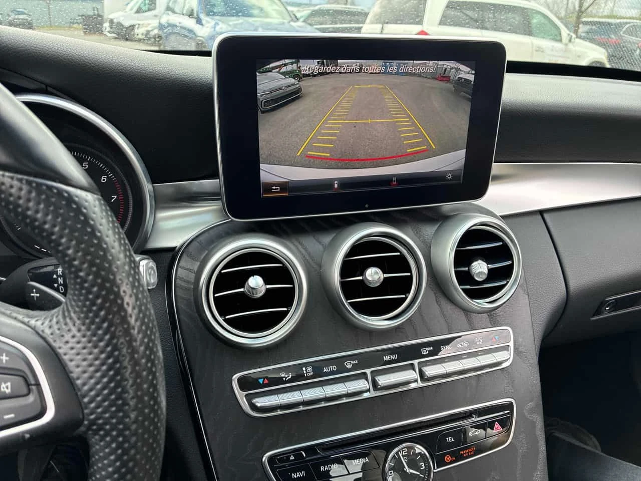 Mercedes-Benz C 300 * АВТОКРЕДИТ БЕЗ ПЪРВОНАЧАЛНА ВНОСКА* , снимка 9 - Автомобили и джипове - 55294545