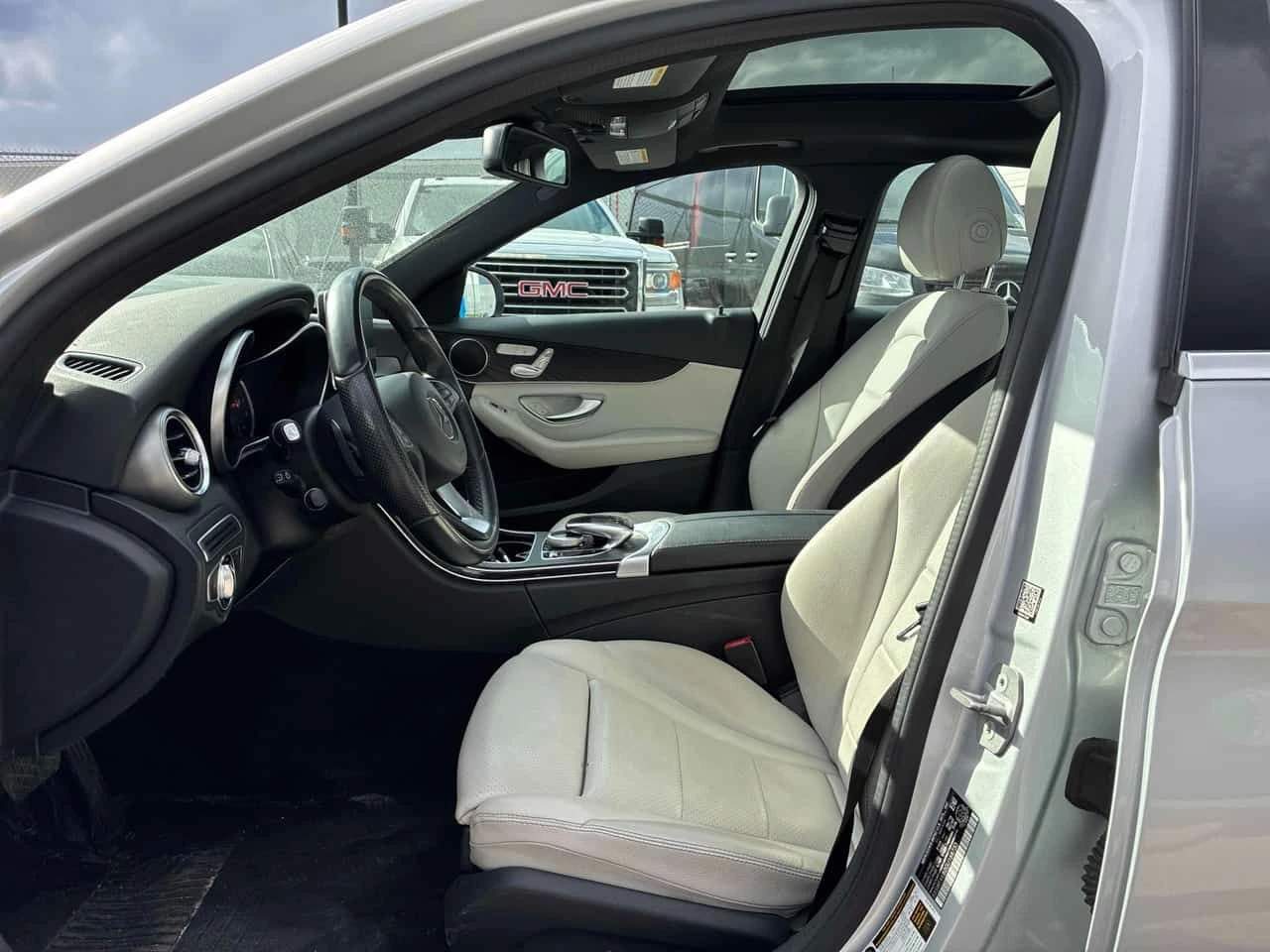 Mercedes-Benz C 300 * АВТОКРЕДИТ БЕЗ ПЪРВОНАЧАЛНА ВНОСКА* , снимка 12 - Автомобили и джипове - 55294545
