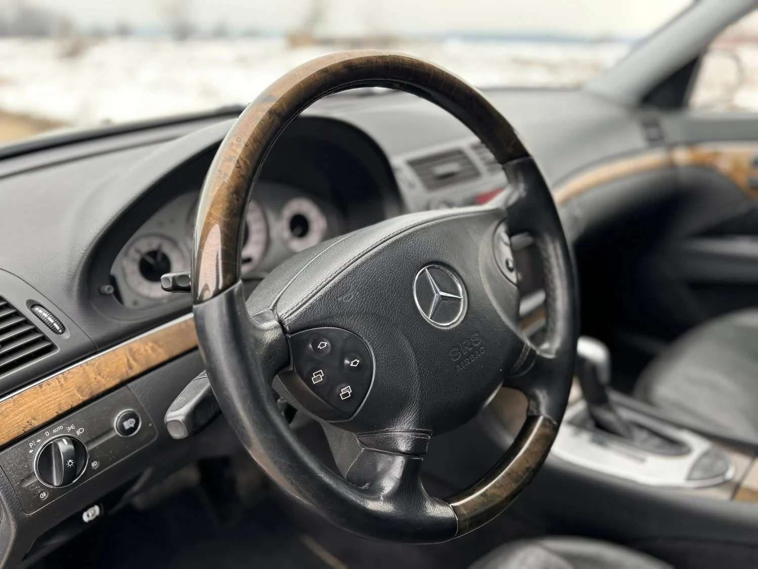 Mercedes-Benz E 500 4x4, снимка 8 - Автомобили и джипове - 55299750
