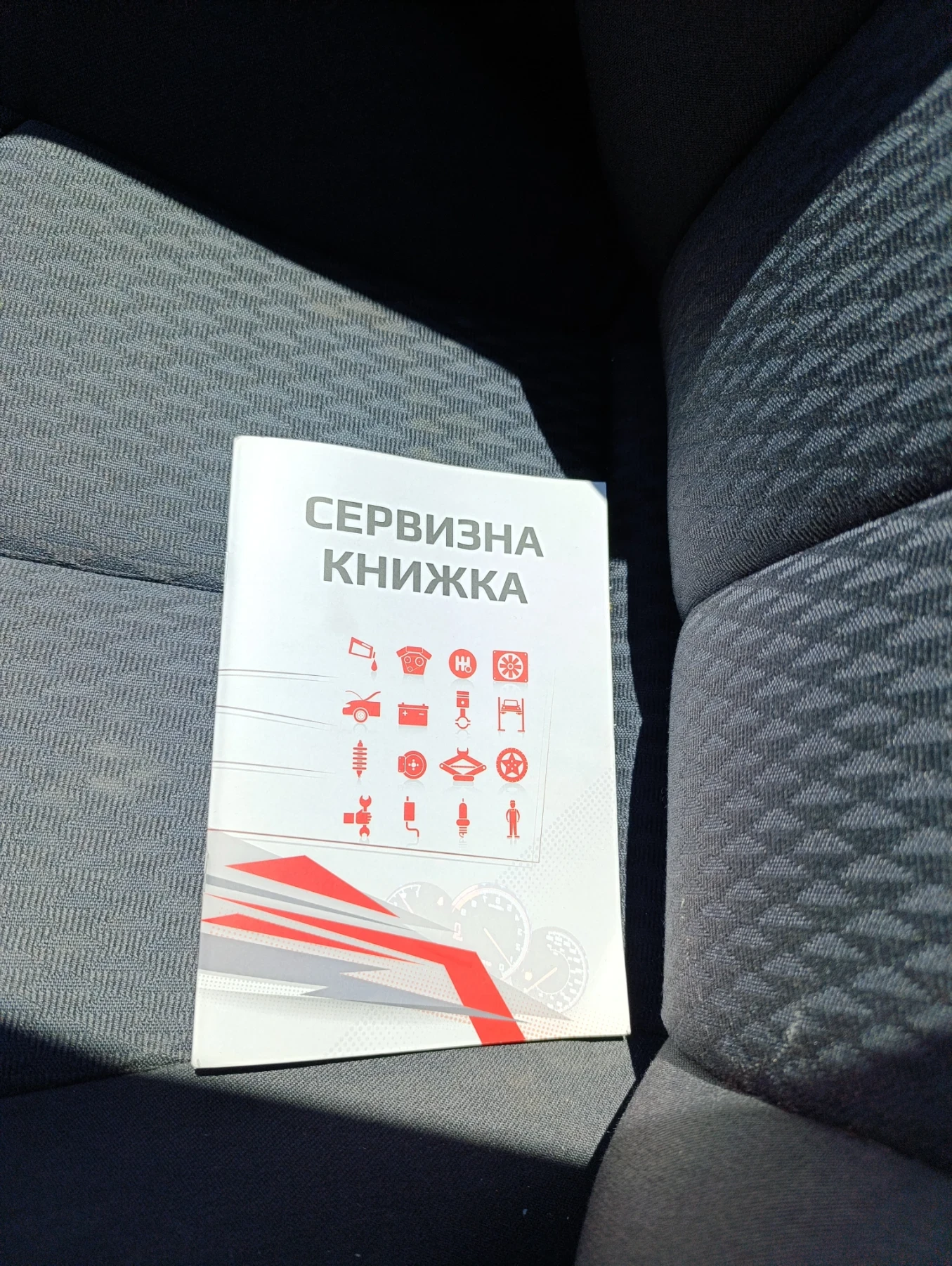 Mercedes-Benz E 220, снимка 15 - Автомобили и джипове - 55331811