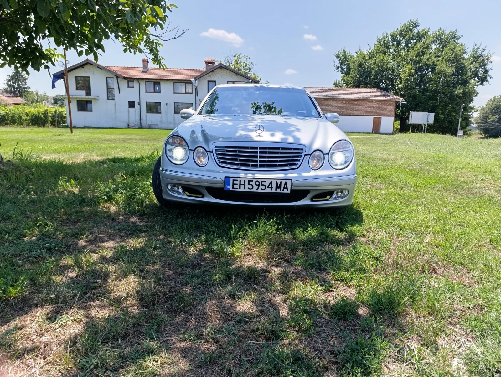 Mercedes-Benz E 220, снимка 2 - Автомобили и джипове - 55331811