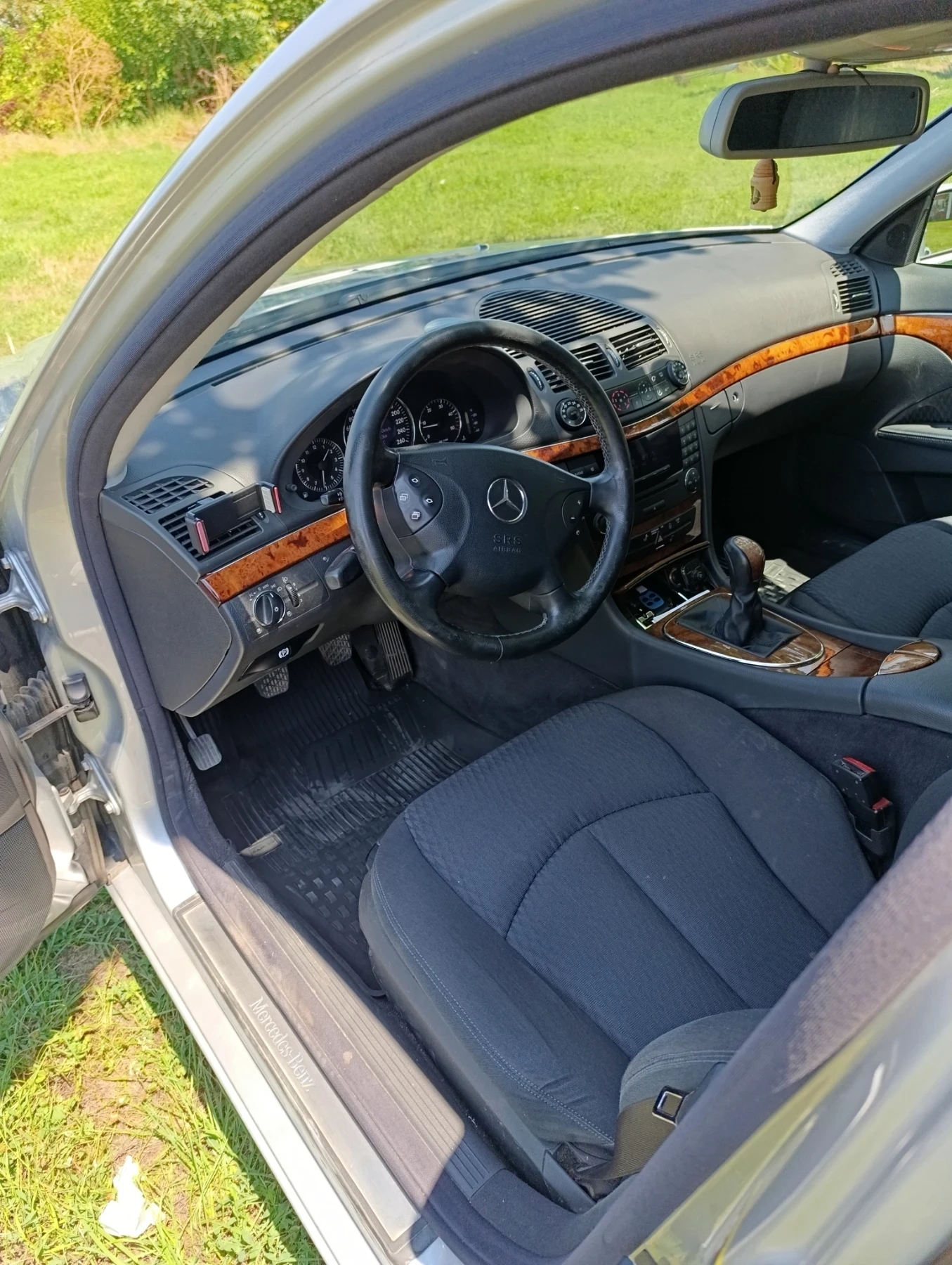 Mercedes-Benz E 220, снимка 10 - Автомобили и джипове - 55331811