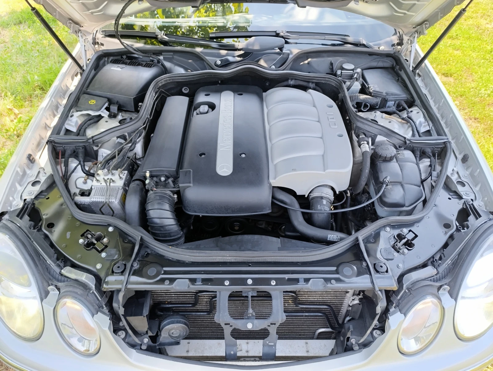 Mercedes-Benz E 220, снимка 13 - Автомобили и джипове - 55331811