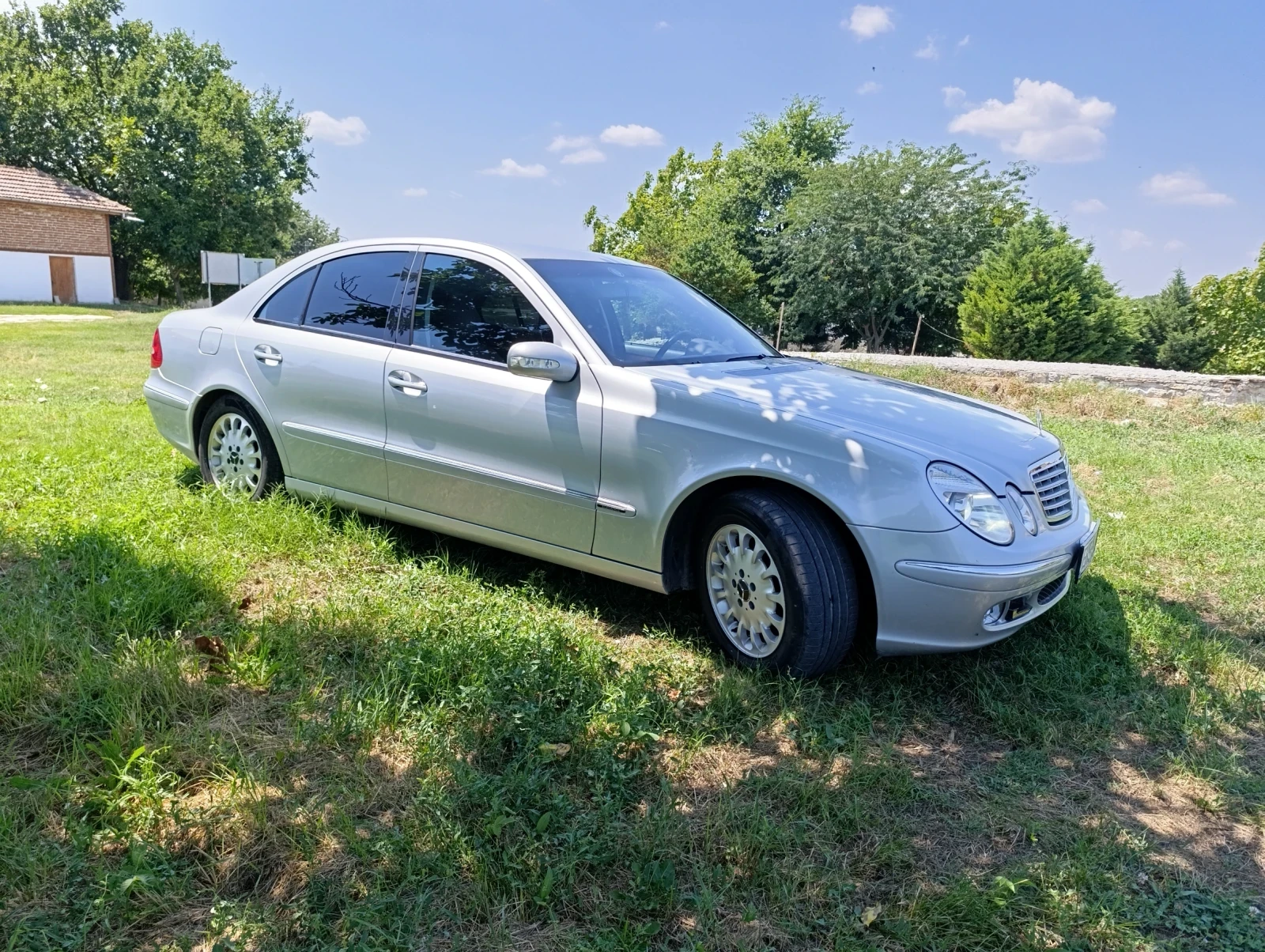 Mercedes-Benz E 220, снимка 3 - Автомобили и джипове - 55331811