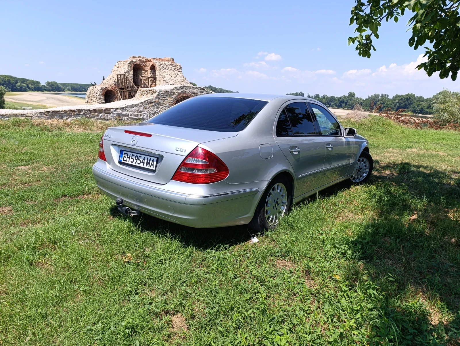 Mercedes-Benz E 220, снимка 4 - Автомобили и джипове - 55331811