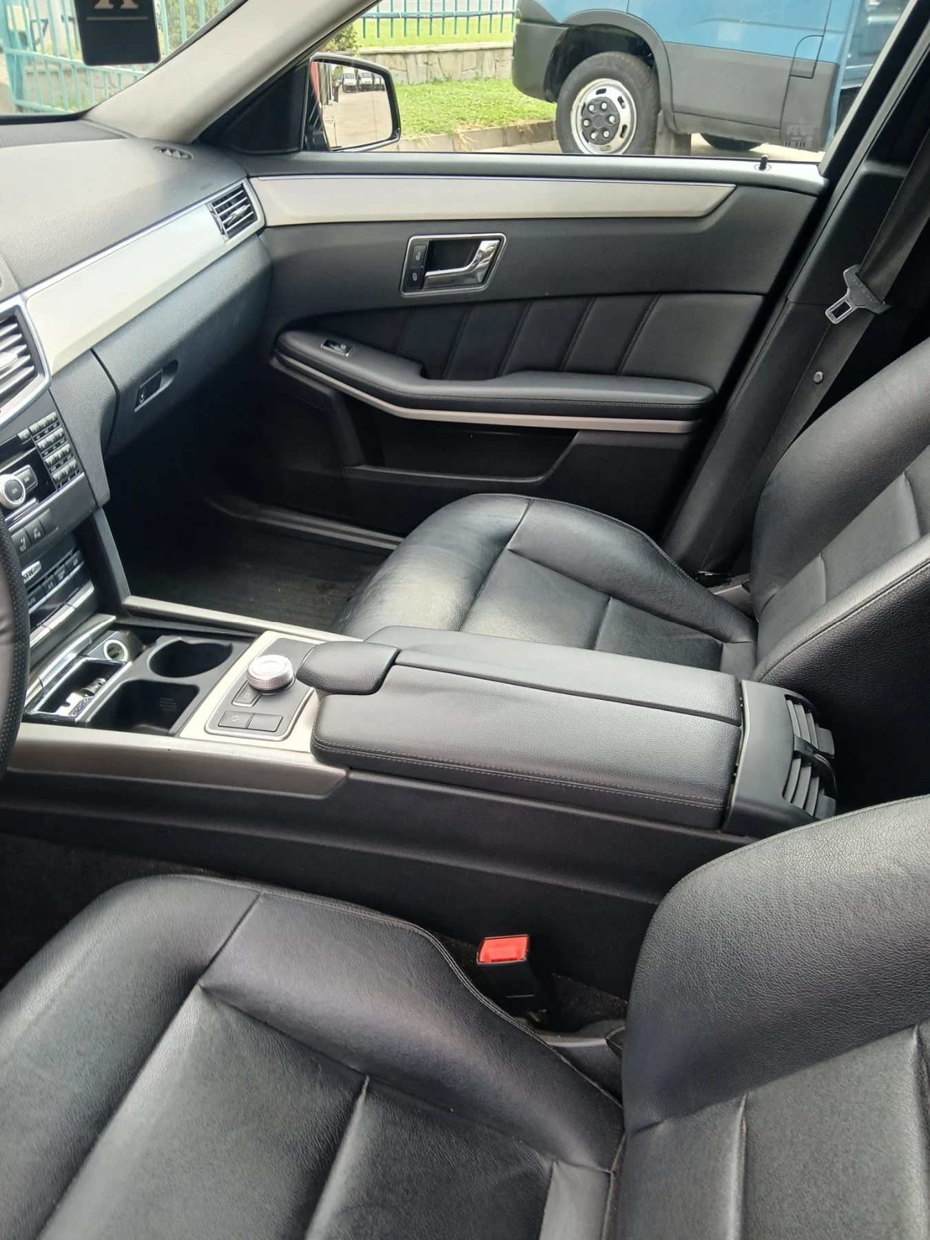 Mercedes-Benz E 350 CDI 4Matic, снимка 7 - Автомобили и джипове - 55843027