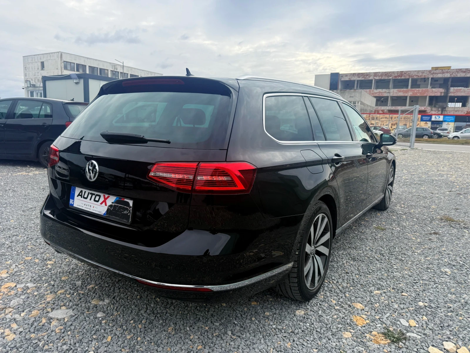 VW Passat * HIGHLINE* DIGITAL* , снимка 8 - Автомобили и джипове - 56504678