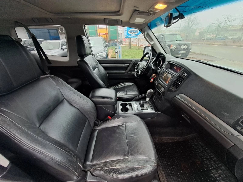 Mitsubishi Pajero D-ID, снимка 11 - Автомобили и джипове - 48315702