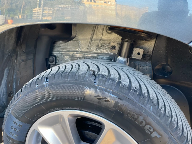 Dacia Duster 1.5dci-4x4-TOP, снимка 16 - Автомобили и джипове - 50219748