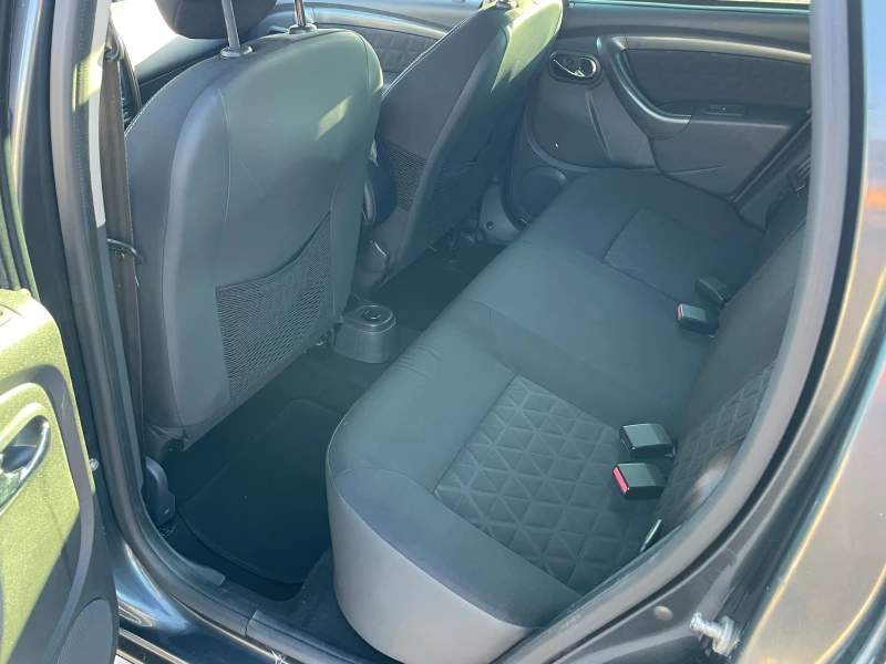 Dacia Duster 1.5dci-4x4-TOP, снимка 10 - Автомобили и джипове - 50219748