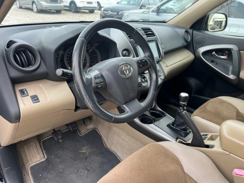 Toyota Rav4 2.2 D4D, снимка 10 - Автомобили и джипове - 51691652
