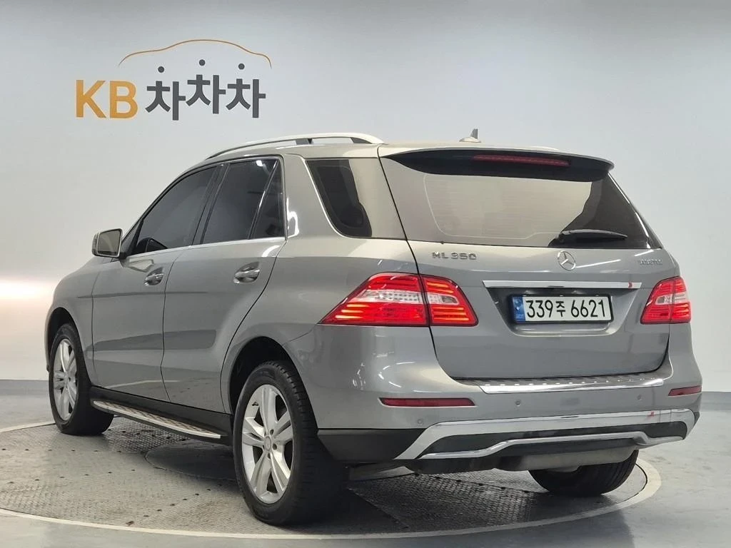 Mercedes-Benz ML 350 D * ОБДУХВАНЕ * КАМЕРА * TV * AIRMATIC * , снимка 2 - Автомобили и джипове - 56019108