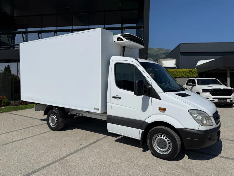 Mercedes-Benz Sprinter 319 CDI Хладилен + ток 3.86м. Клима , снимка 2 - Бусове и автобуси - 50645252
