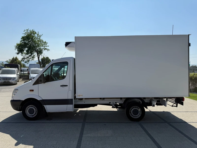 Mercedes-Benz Sprinter 319 CDI Хладилен + ток 3.86м. Клима , снимка 4 - Бусове и автобуси - 50645252