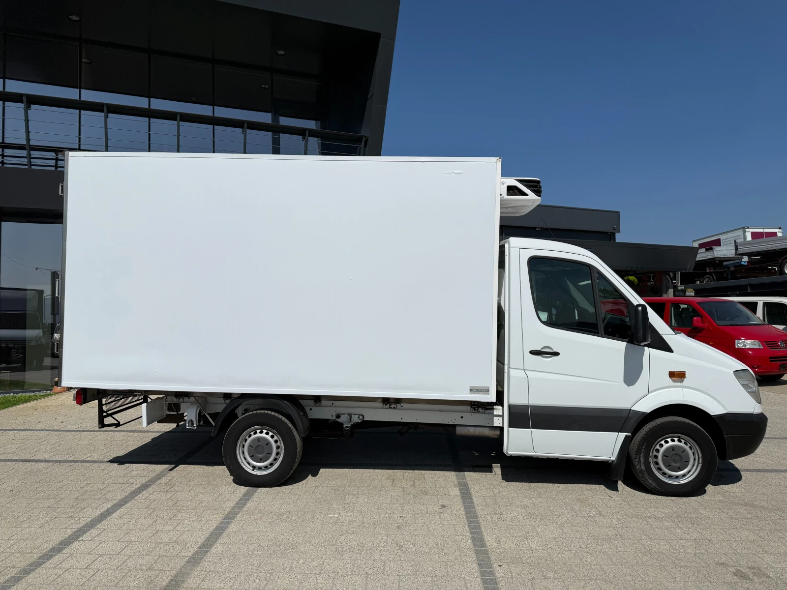 Mercedes-Benz Sprinter 319 CDI Хладилен + ток 3.86м. Клима  - изображение 9
