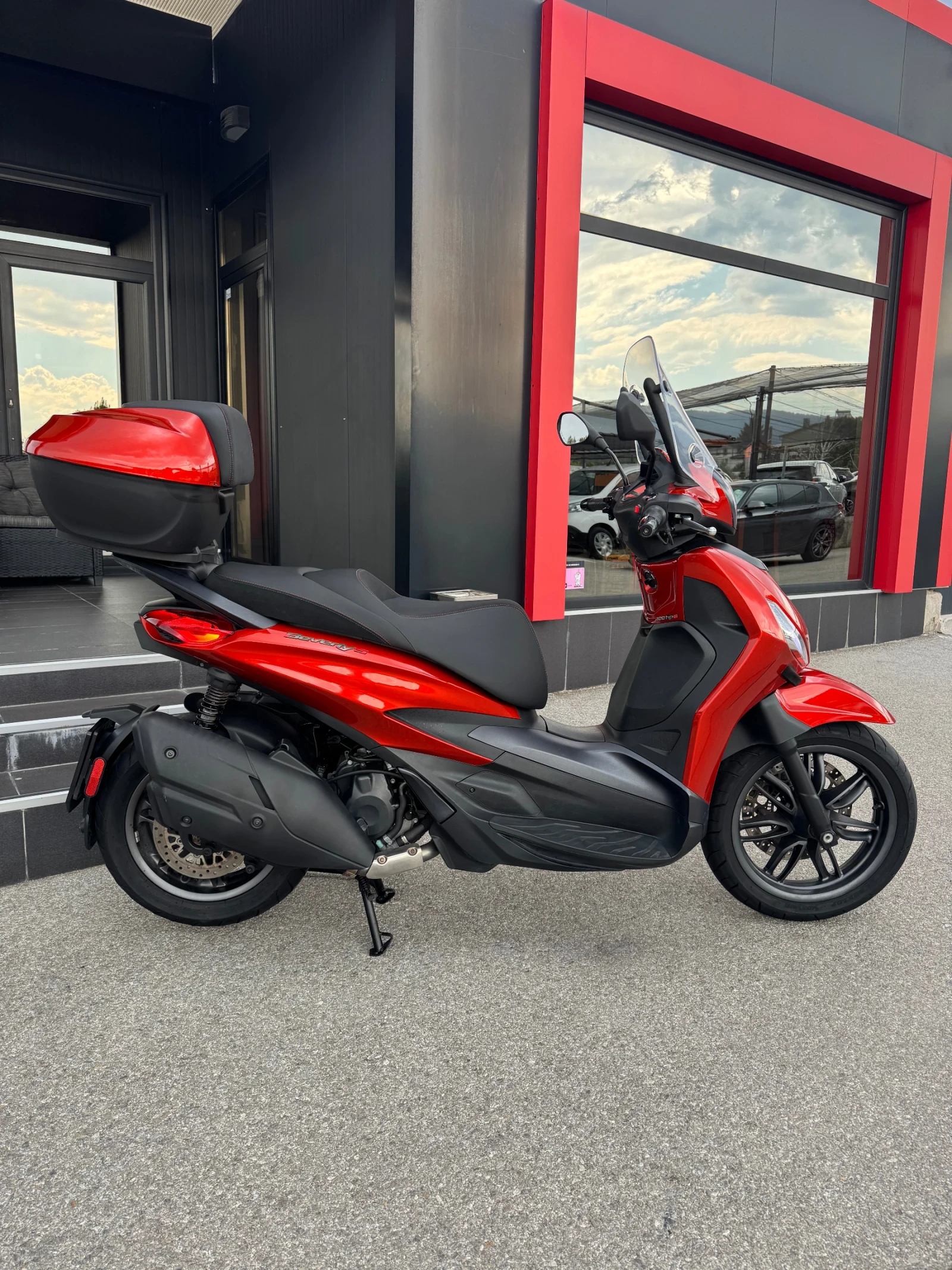 Piaggio Beverly S* 400HPE* ABS* TCS* KEYLESS* LED, снимка 2 - Мотоциклети и мототехника - 55326555