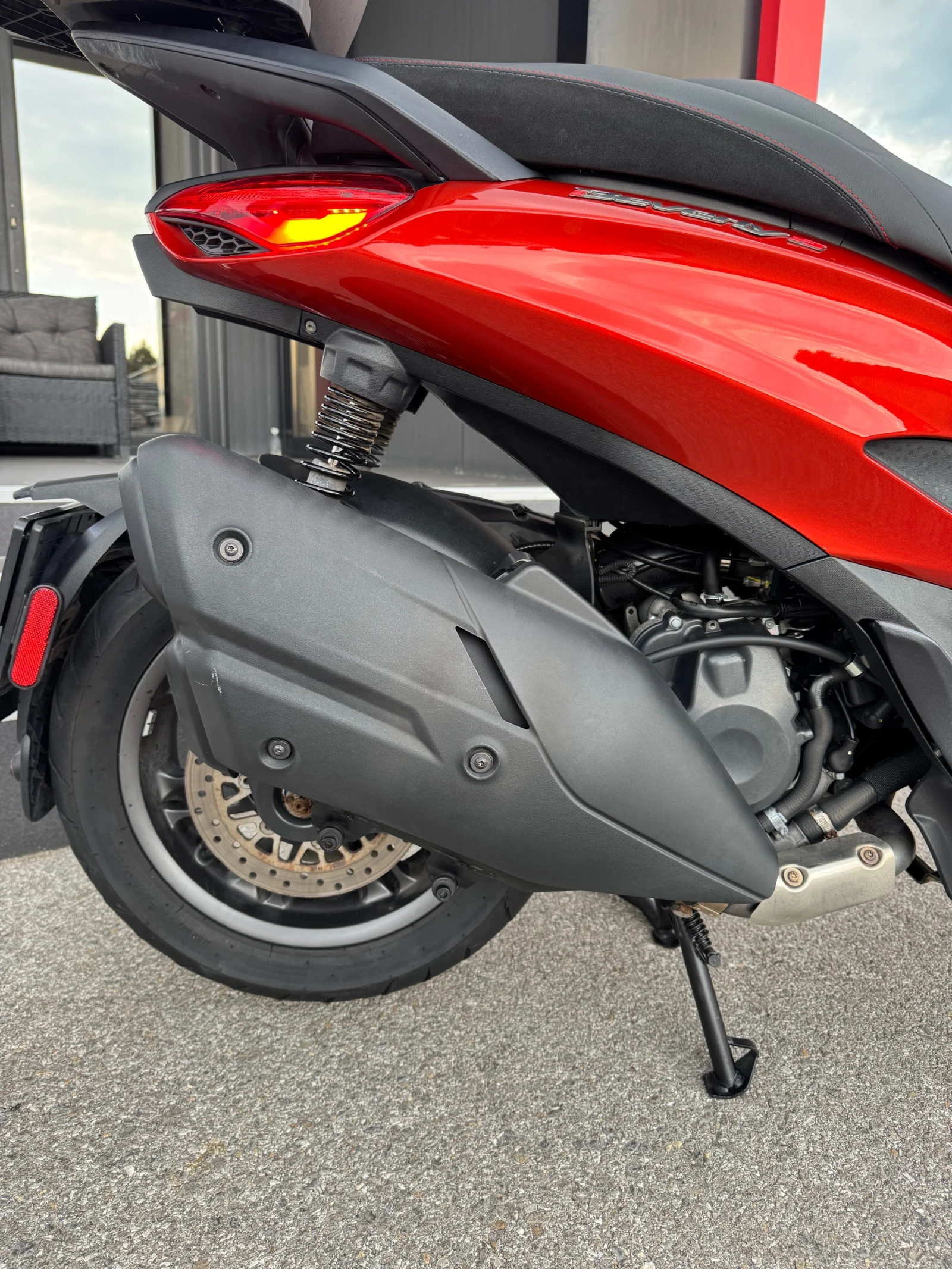 Piaggio Beverly S* 400HPE* ABS* TCS* KEYLESS* LED, снимка 10 - Мотоциклети и мототехника - 55326555