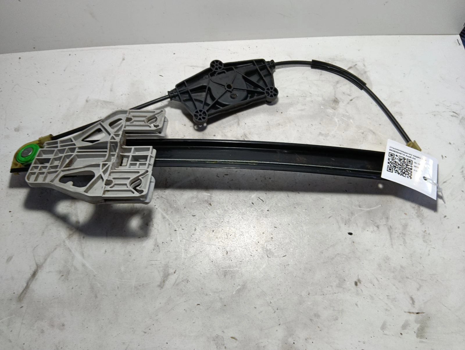 стъклоповдигач заден ляв 8K0839461A Audi A4