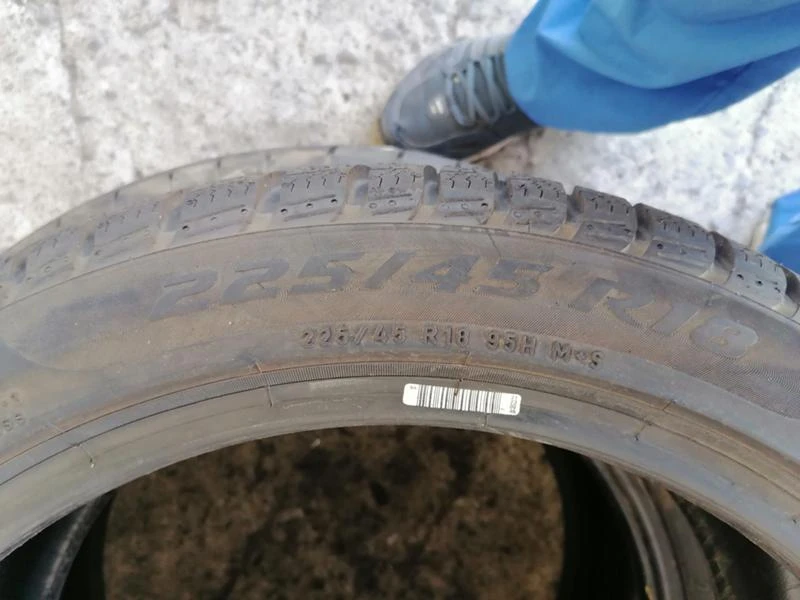 Гуми Зимни 225/50R17, снимка 4 - Гуми и джанти - 29598350