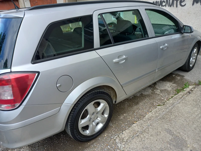 Opel Astra Стейшън Вагон, снимка 3 - Автомобили и джипове - 47183571