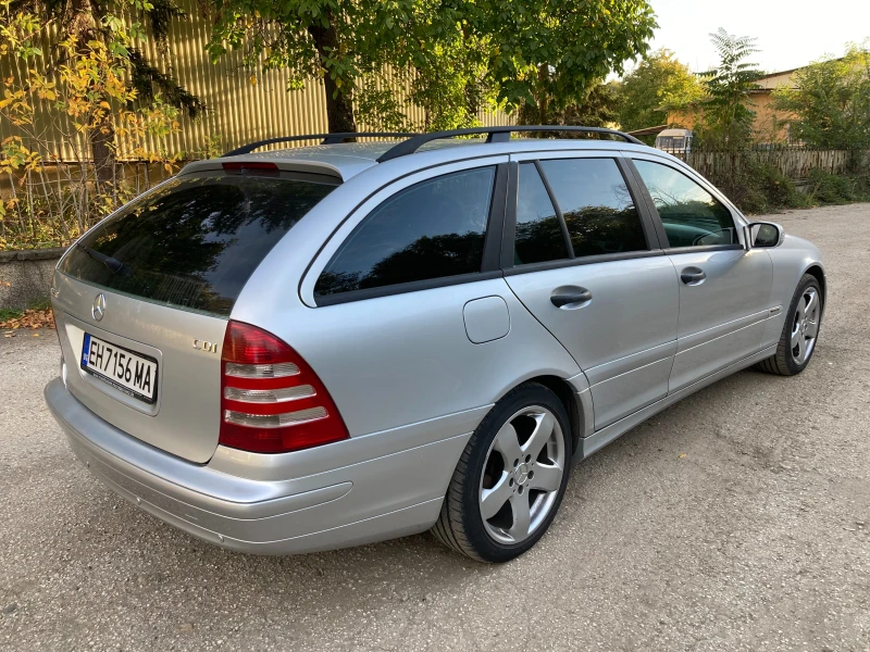 Mercedes-Benz C 220 Евро 4, Facelift, снимка 3 - Автомобили и джипове - 48394783