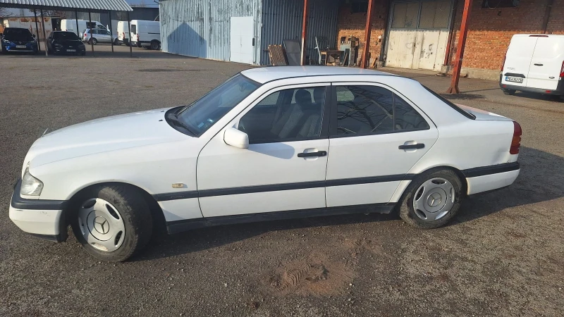 Mercedes-Benz C 200, снимка 2 - Автомобили и джипове - 48158935