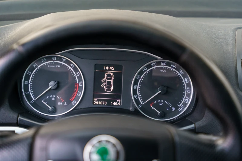 Skoda Octavia 2.0 TDi VRS, снимка 9 - Автомобили и джипове - 52665318