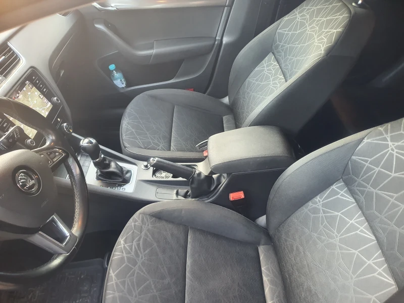 Skoda Octavia 1.5TSI, снимка 17 - Автомобили и джипове - 52832871