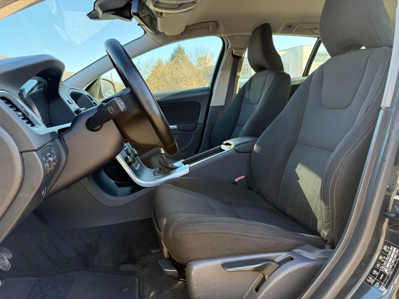 Volvo V60 1.6D4-климатроник-парктроник-мултимедия, снимка 9 - Автомобили и джипове - 52875484