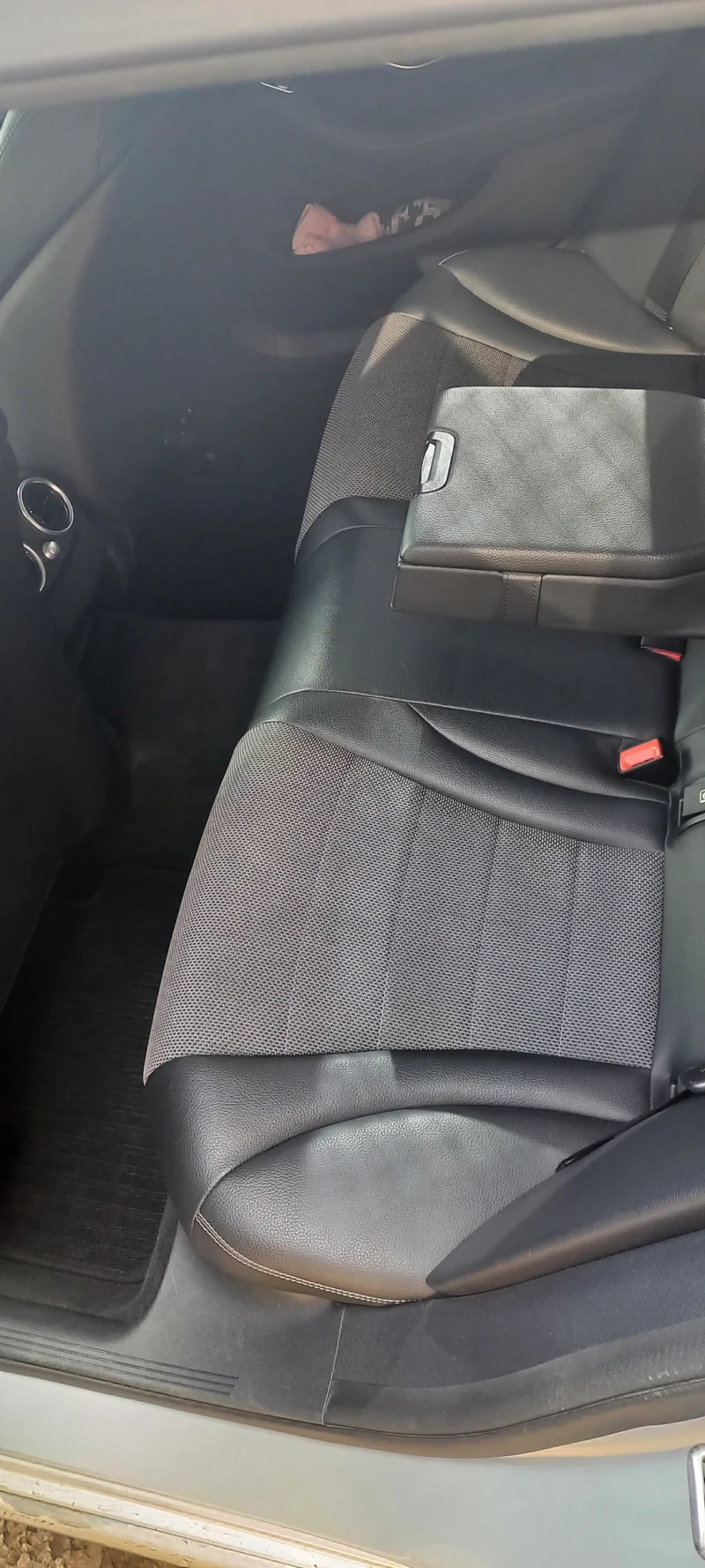 Mercedes-Benz C 220 4х4, снимка 11 - Автомобили и джипове - 53528302