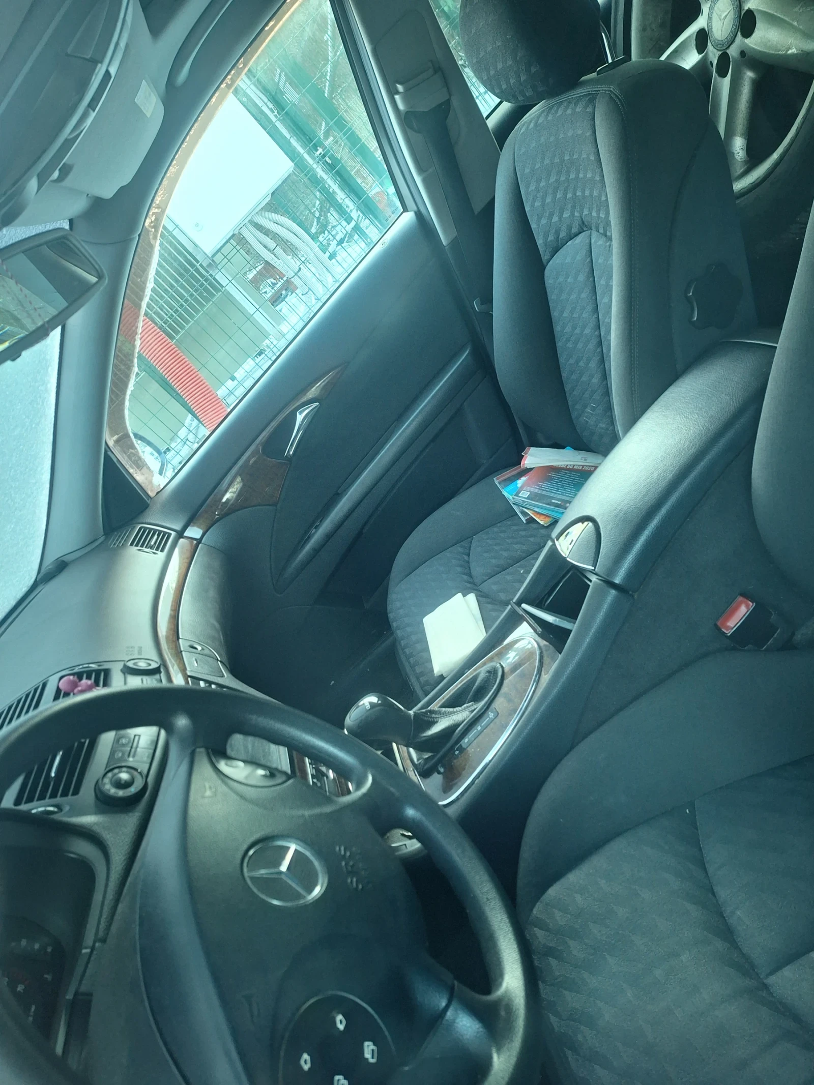 Mercedes-Benz E 240, снимка 8 - Автомобили и джипове - 53932880