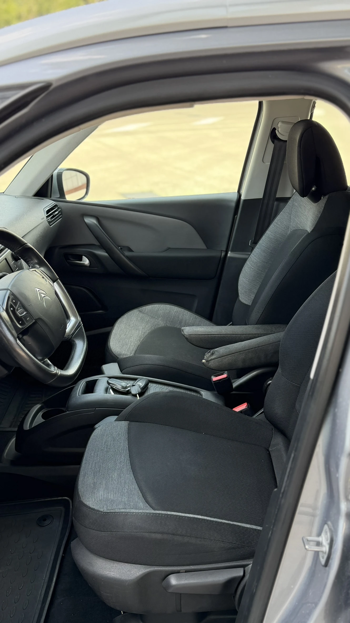 Citroen C4 BlueHDi 163 к.с. EAT8 7 Места Navi Keyless, снимка 10 - Автомобили и джипове - 54020593