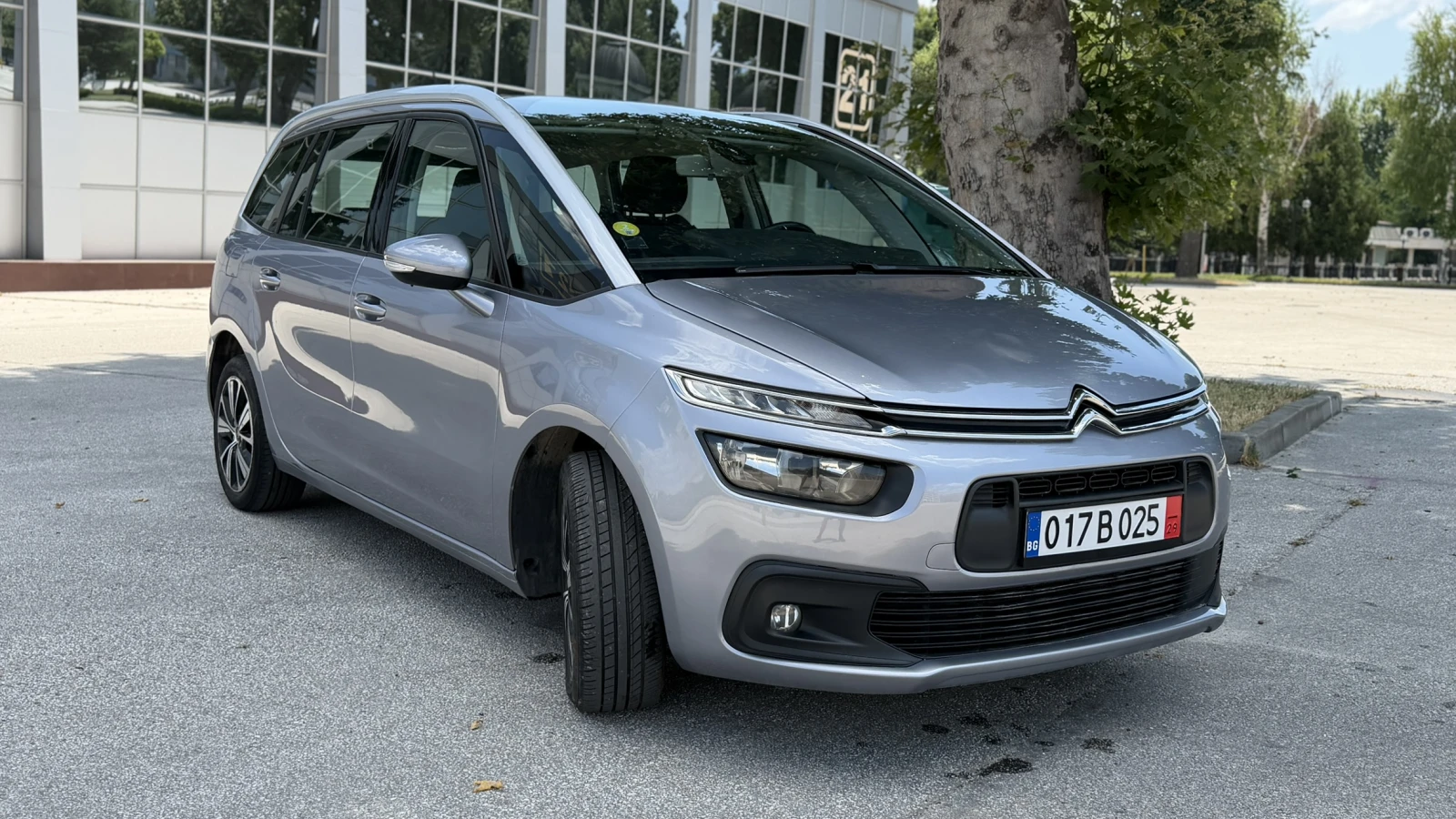 Citroen C4 BlueHDi 163 к.с. EAT8 7 Места Navi Keyless, снимка 4 - Автомобили и джипове - 54020593