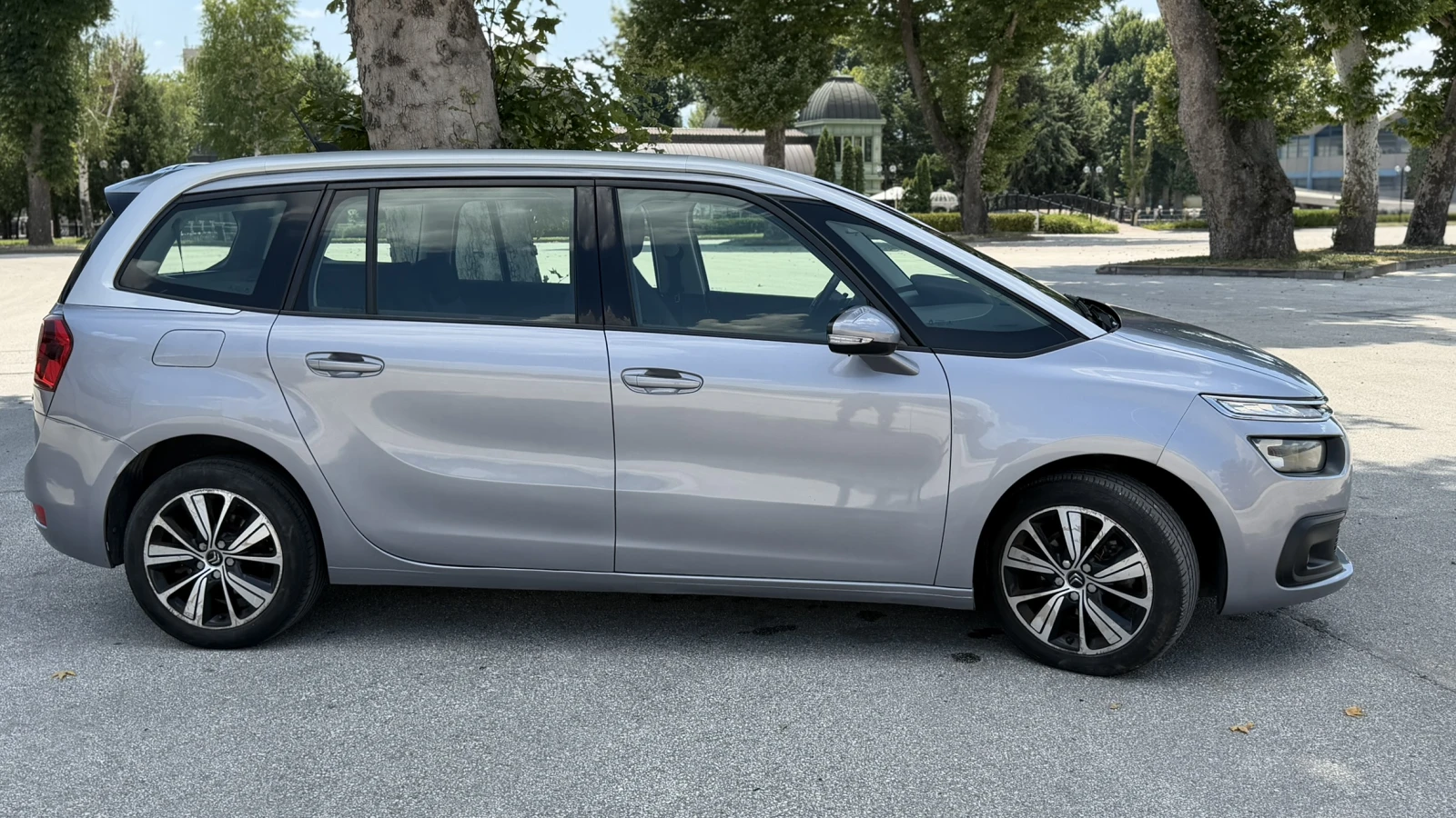 Citroen C4 BlueHDi 163 к.с. EAT8 7 Места Navi Keyless, снимка 6 - Автомобили и джипове - 54020593