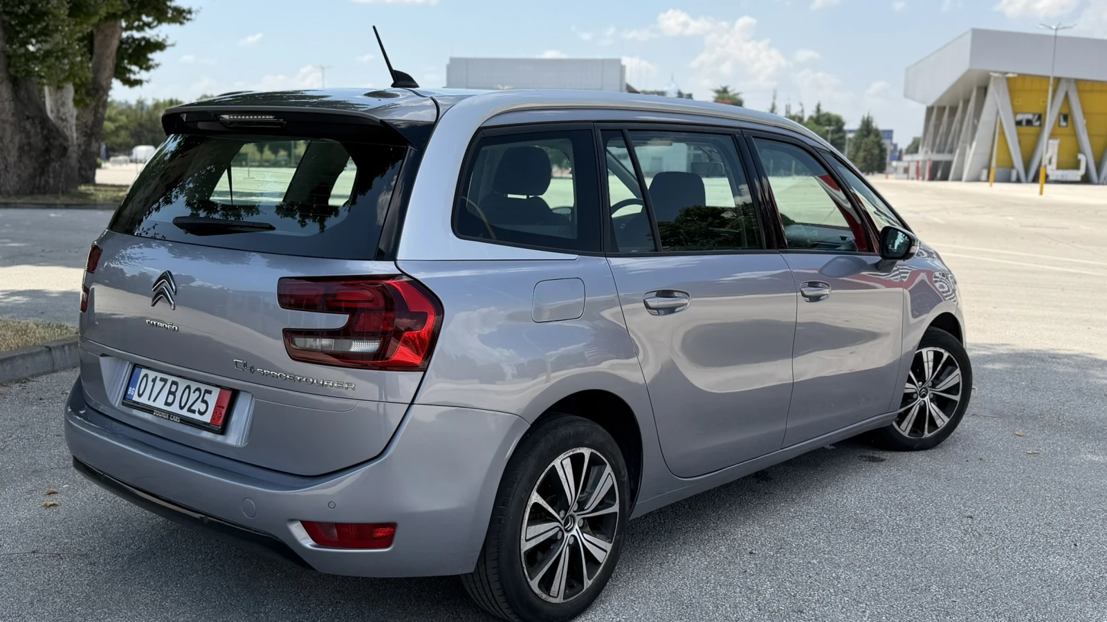 Citroen C4 BlueHDi 163 к.с. EAT8 7 Места Navi Keyless, снимка 2 - Автомобили и джипове - 54020593