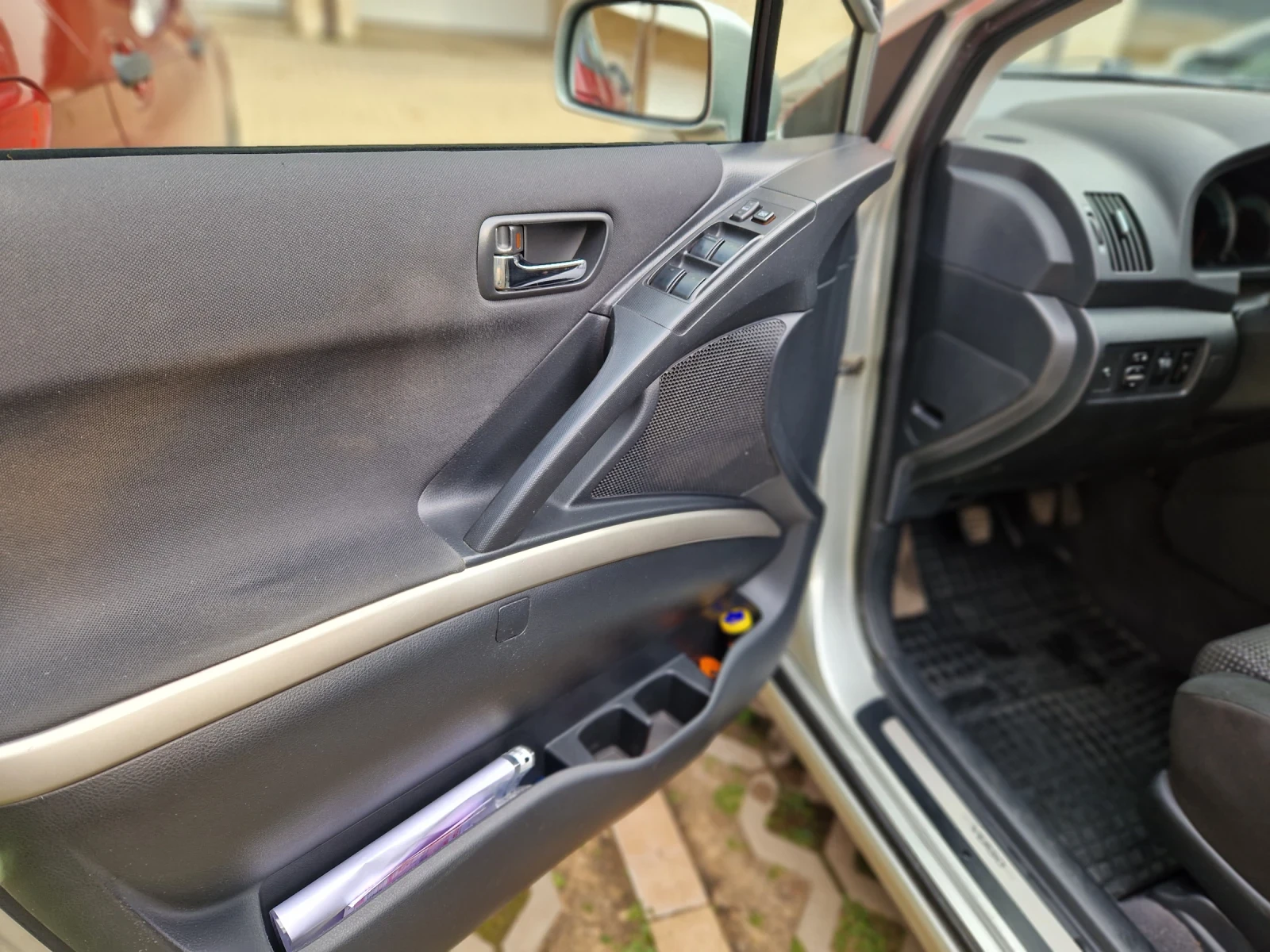 Toyota Corolla verso D4D, снимка 14 - Автомобили и джипове - 54182250