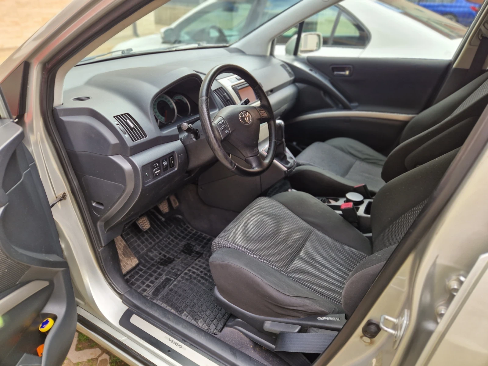 Toyota Corolla verso D4D, снимка 12 - Автомобили и джипове - 54182250