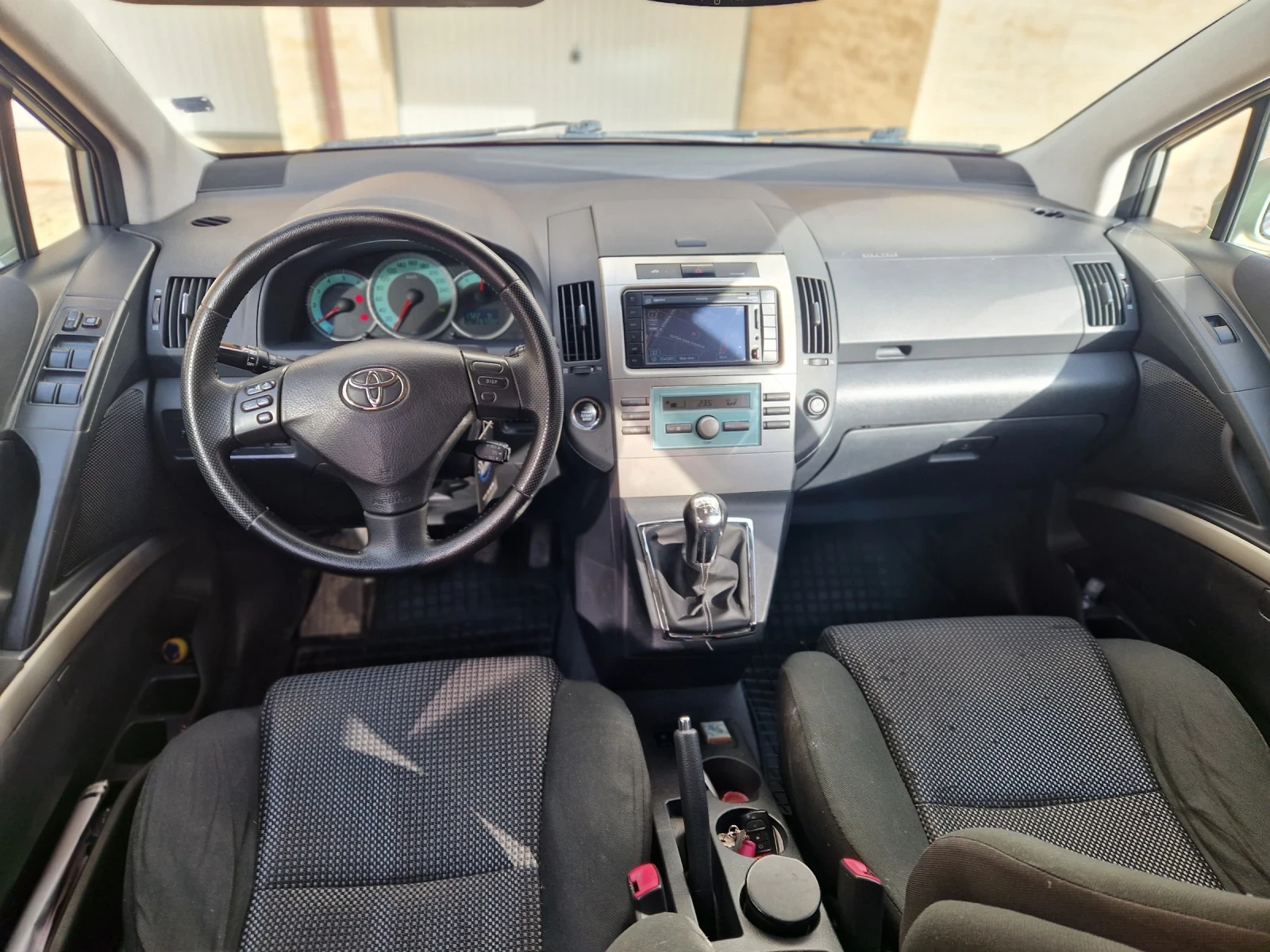 Toyota Corolla verso D4D, снимка 10 - Автомобили и джипове - 54182250