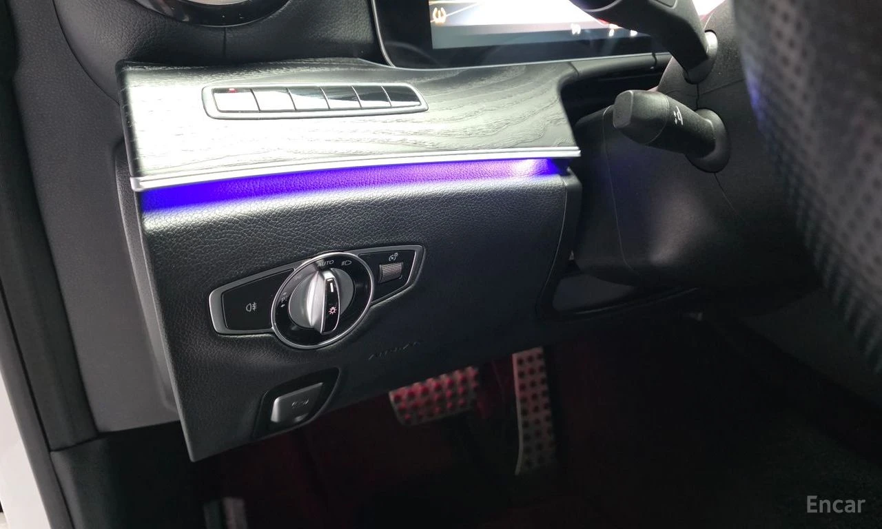 Mercedes-Benz E 220 CABRIOLET* ПОДГРЕВ* НАВИГАЦИЯ* , снимка 6 - Автомобили и джипове - 54833580